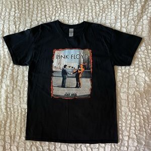 Pink Floyd Men’s pre-owned (L) T-shirt, in excellent condition.